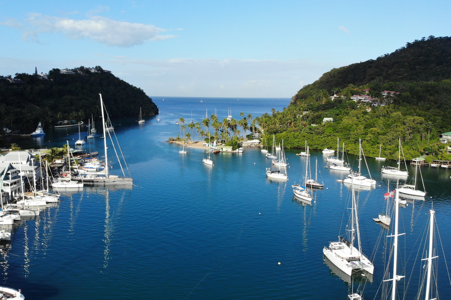 Vue aérienne de la baie de Marigot, Sainte-Lucie.